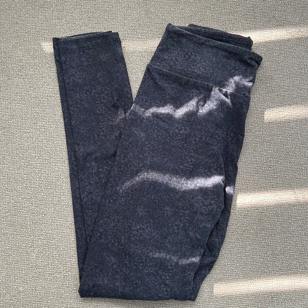 LulaRoe dark grey patterned leggings, one size